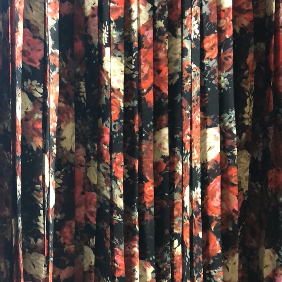 Floral Midi Pleated Skirt - Picture 2 of 3